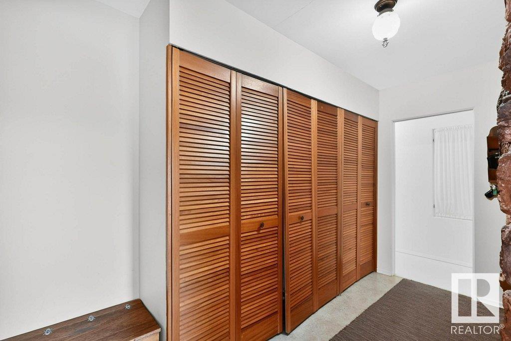 Property at 10752 43 ST NW image 4