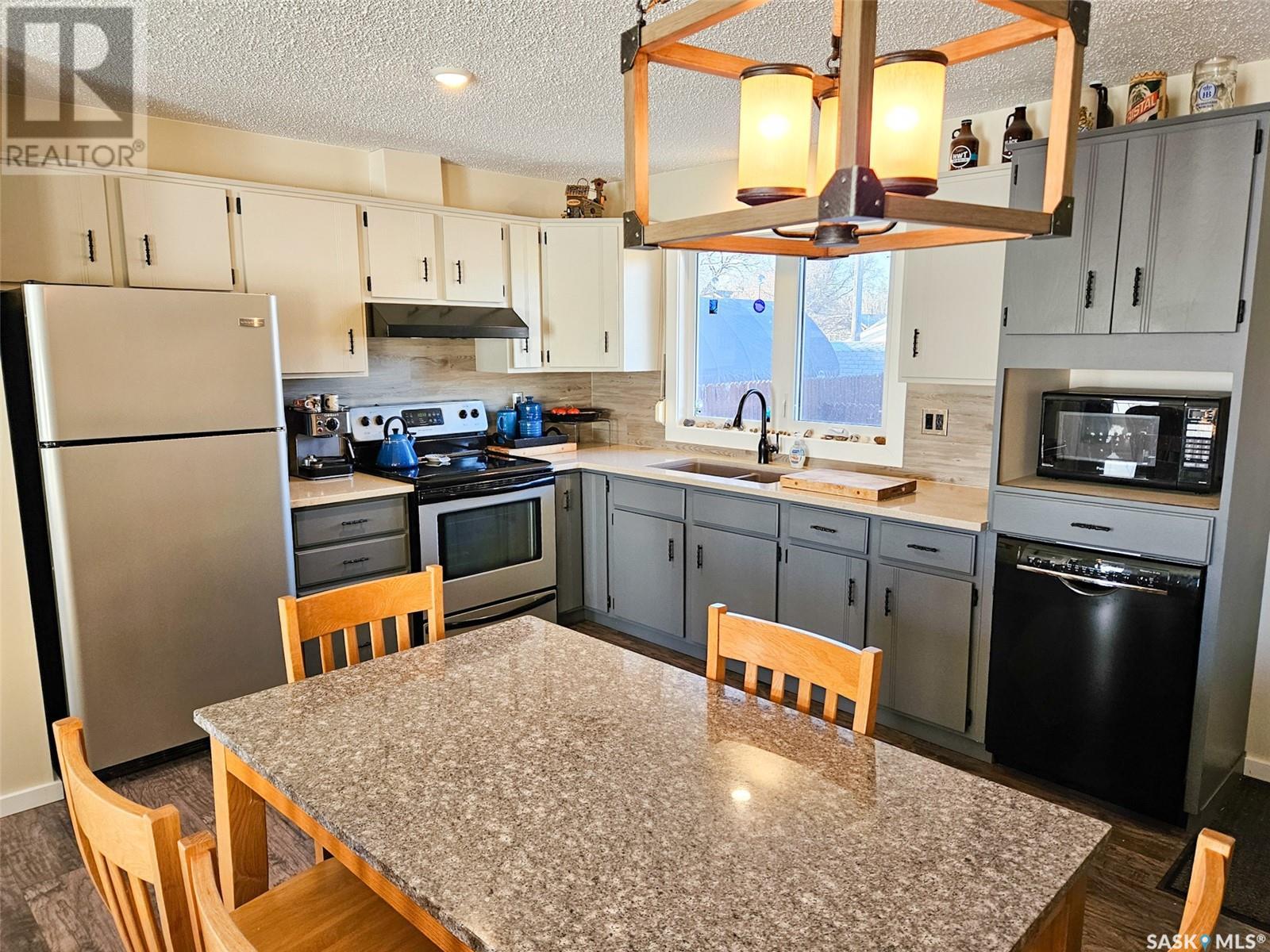 226 6th Avenue Se, Swift Current, Saskatchewan  S9H 3N8 - Photo 3 - SK013675
