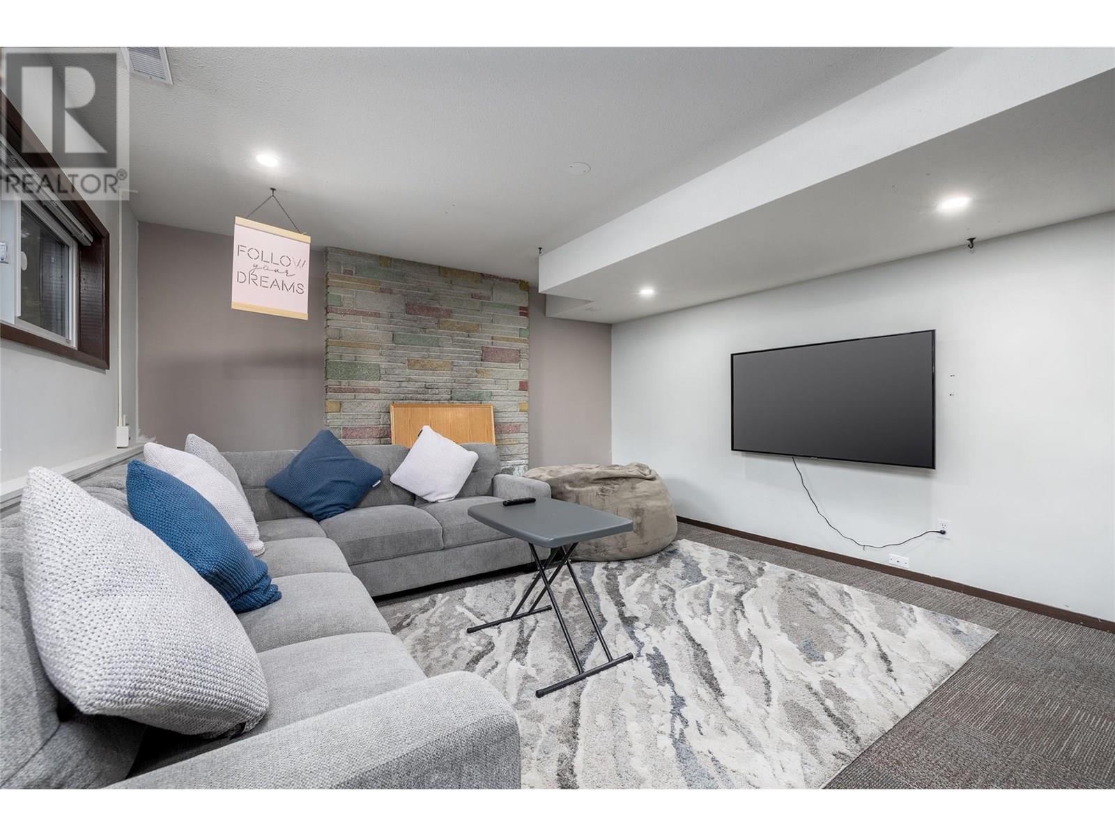 2056 Pandosy Street, Kelowna, British Columbia  V1Y 1S3 - Photo 9 - 10357167