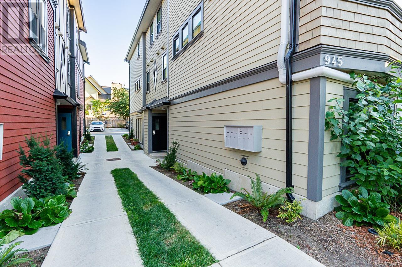 Property at 1 945 Pembroke St image 4