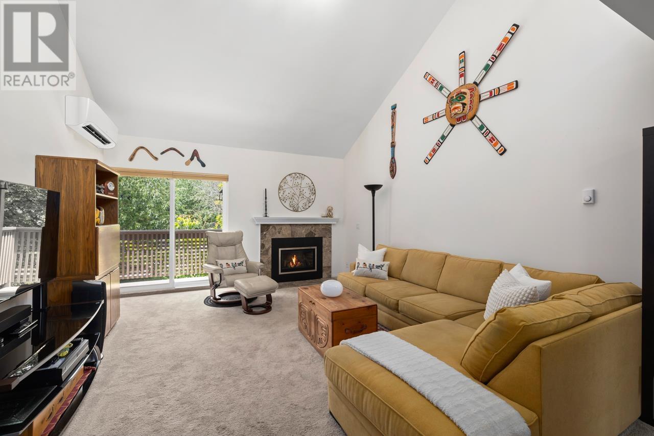 Property at 824 ROCHE POINT DRIVE image 2