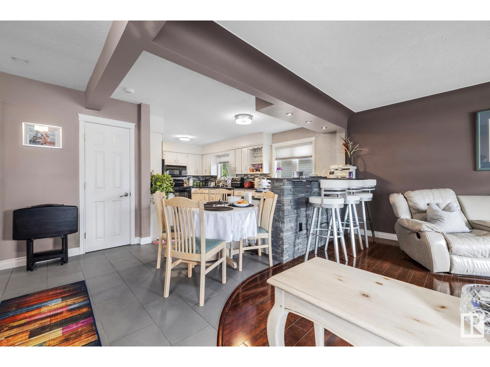 Property at 6308 94B AV NW image 1