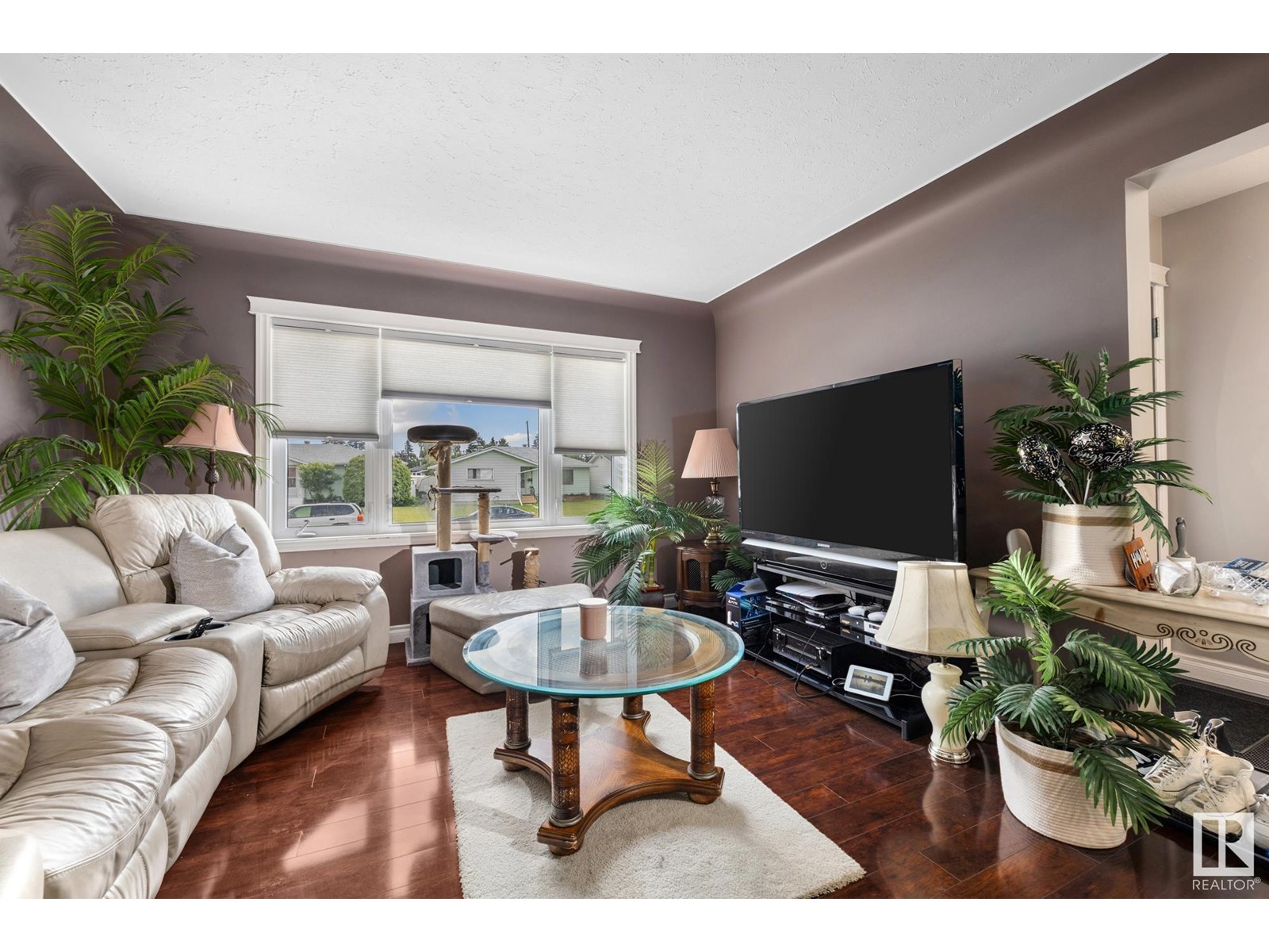 Property at 6308 94B AV NW image 4