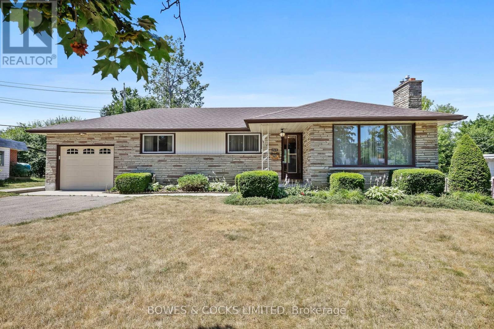 Property at 905 GLENHOLME AVENUE image 1