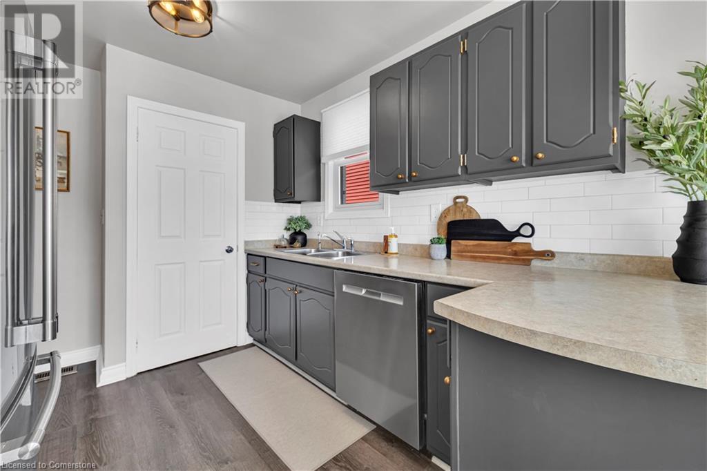 Property at 929 ESDRAS Avenue image 5