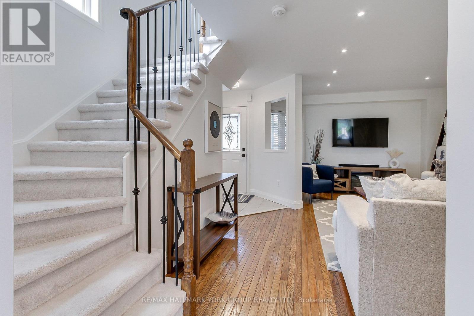 Property at 316 PINNACLE TRAIL image 3