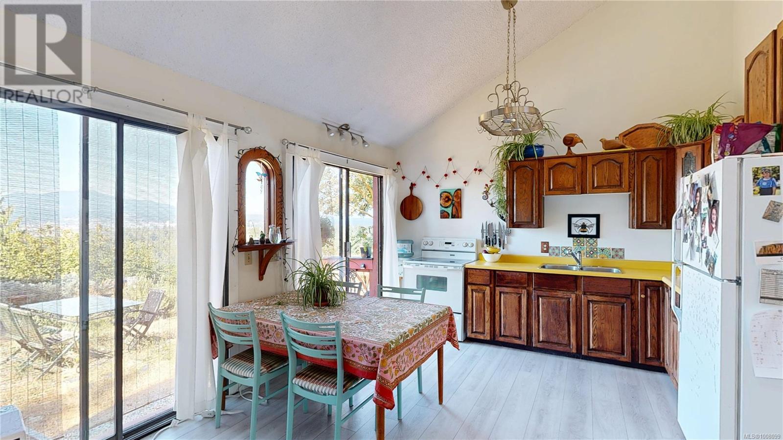 Property at 1025 Pat Burns Ave image 4