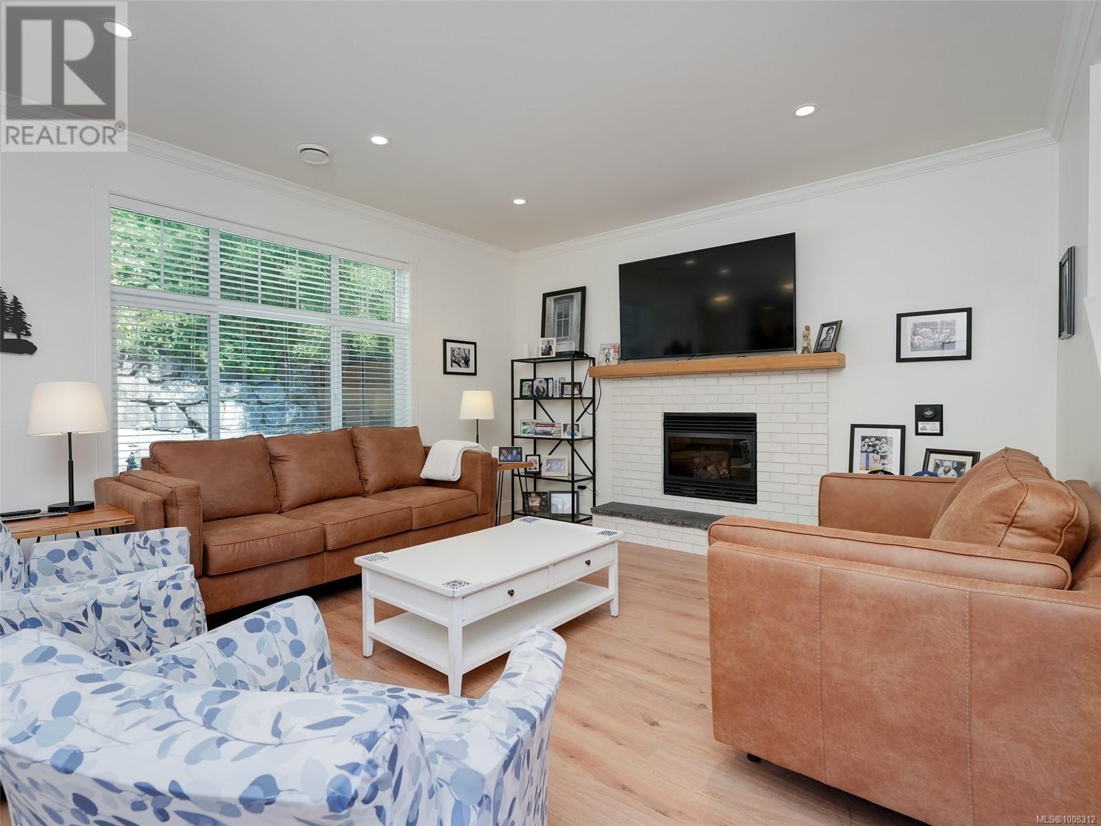 Property at 6460 Willowpark Way image 2