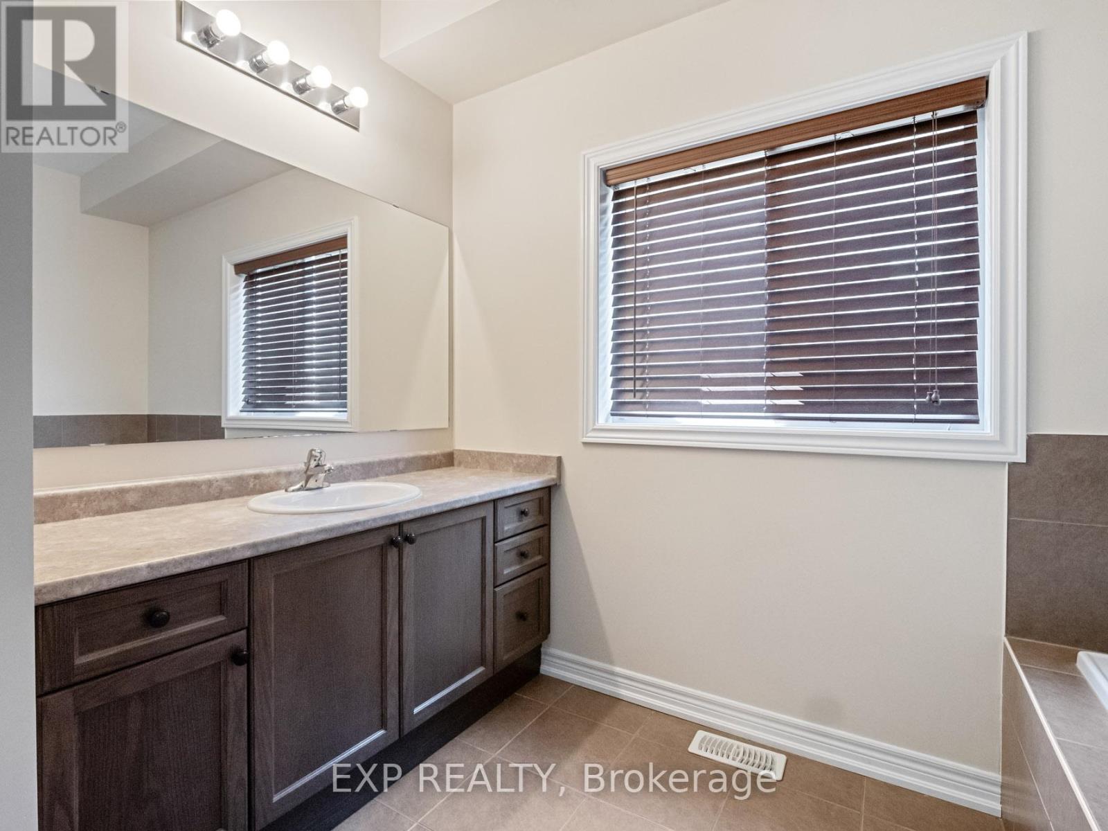 4344 Cinnamon Grove, Niagara Falls, Ontario  L2G 0G2 - Photo 9 - X12305701