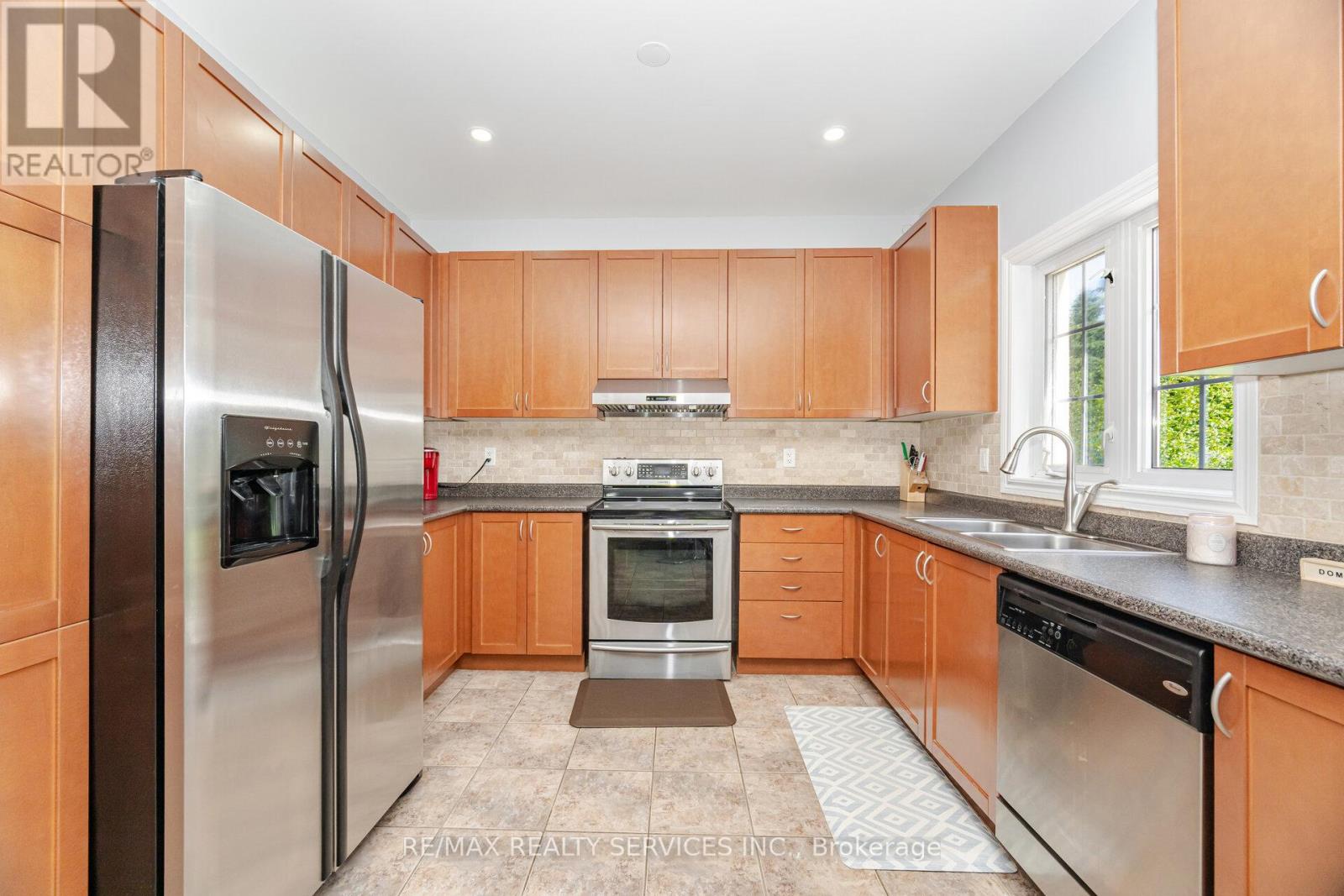 11 Belleville Drive, Brampton, Ontario  L6P 1V7 - Photo 13 - W12305637