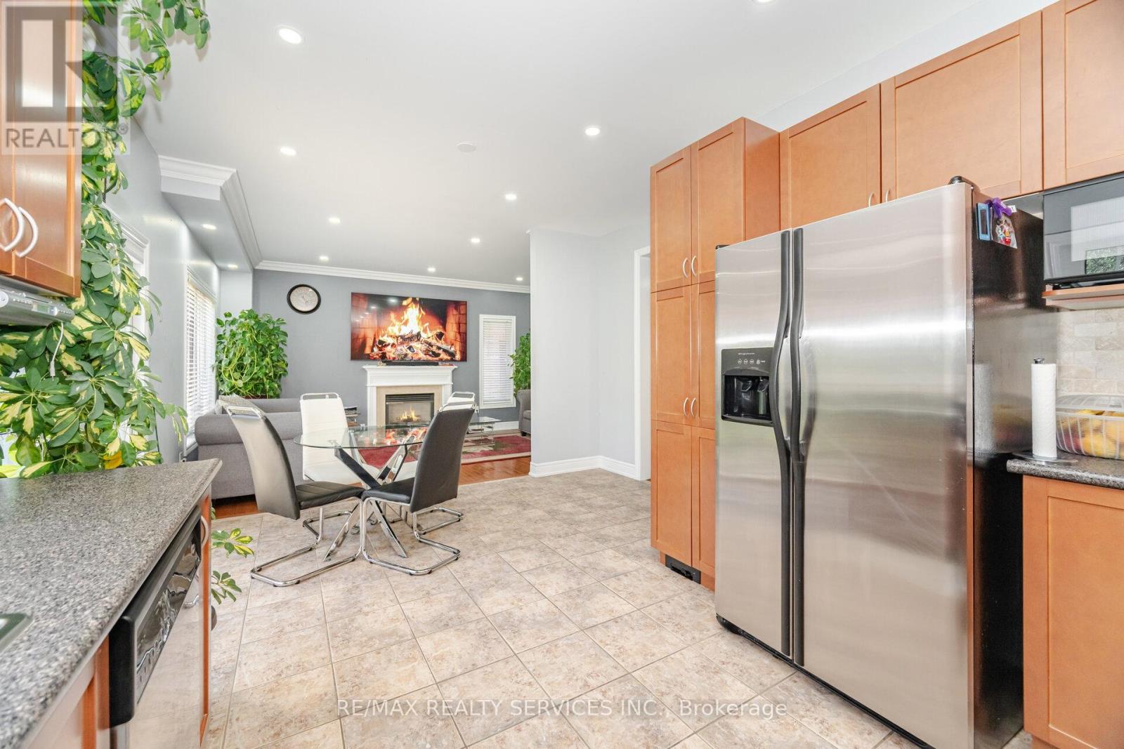 11 Belleville Drive, Brampton, Ontario  L6P 1V7 - Photo 14 - W12305637
