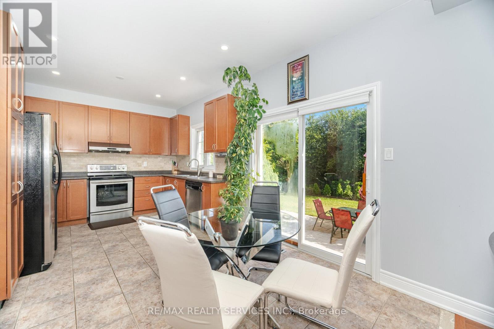 11 Belleville Drive, Brampton, Ontario  L6P 1V7 - Photo 15 - W12305637