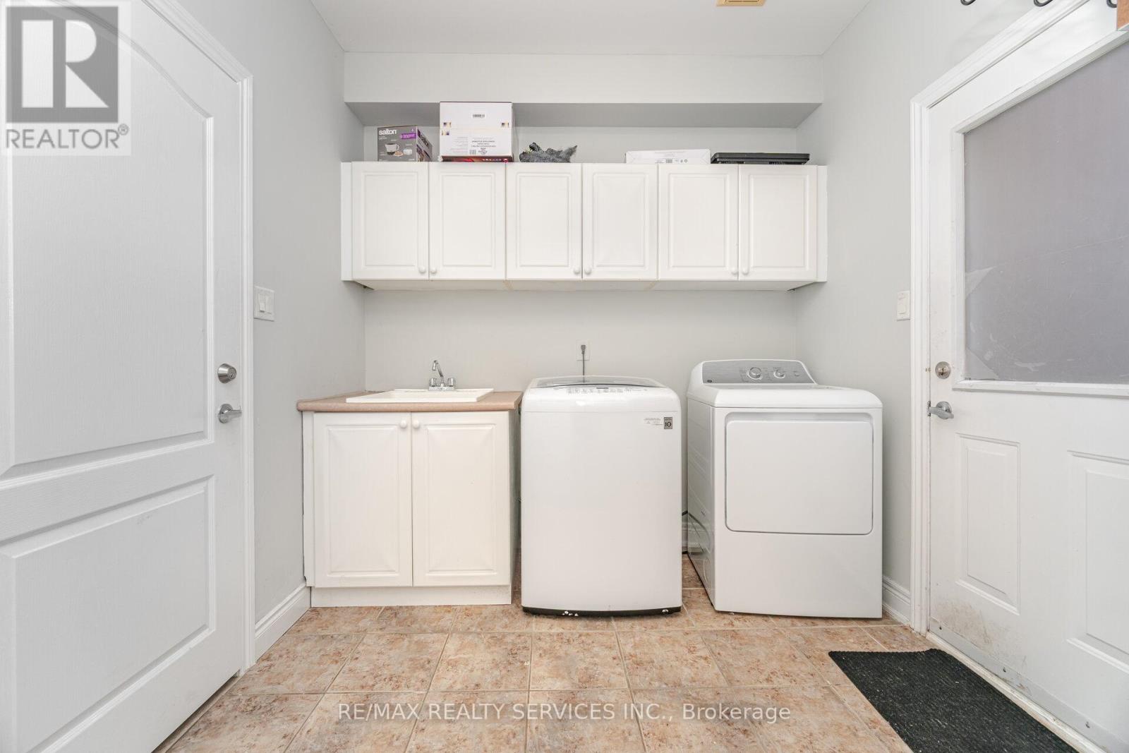 11 Belleville Drive, Brampton, Ontario  L6P 1V7 - Photo 19 - W12305637