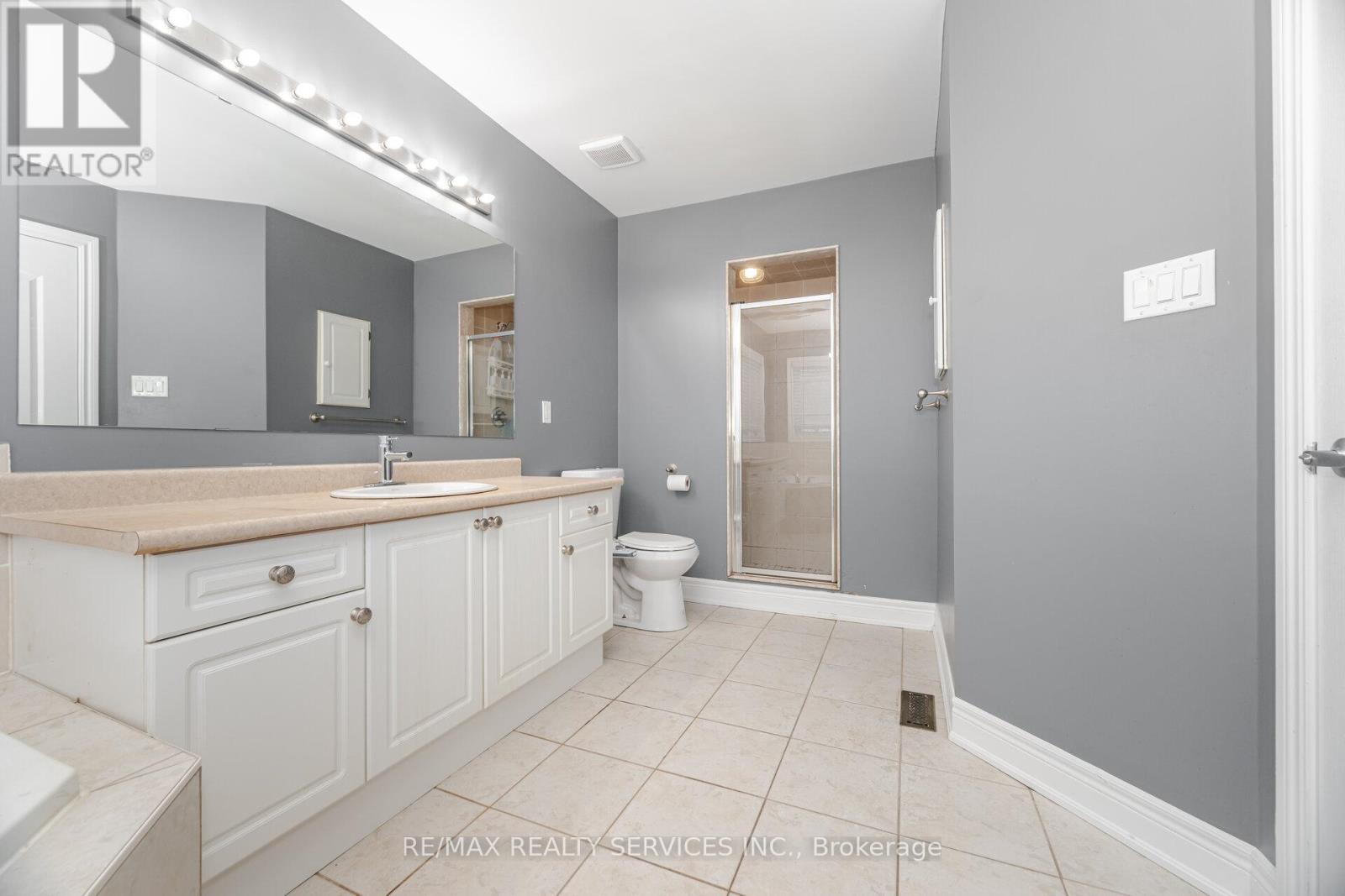 11 Belleville Drive, Brampton, Ontario  L6P 1V7 - Photo 24 - W12305637