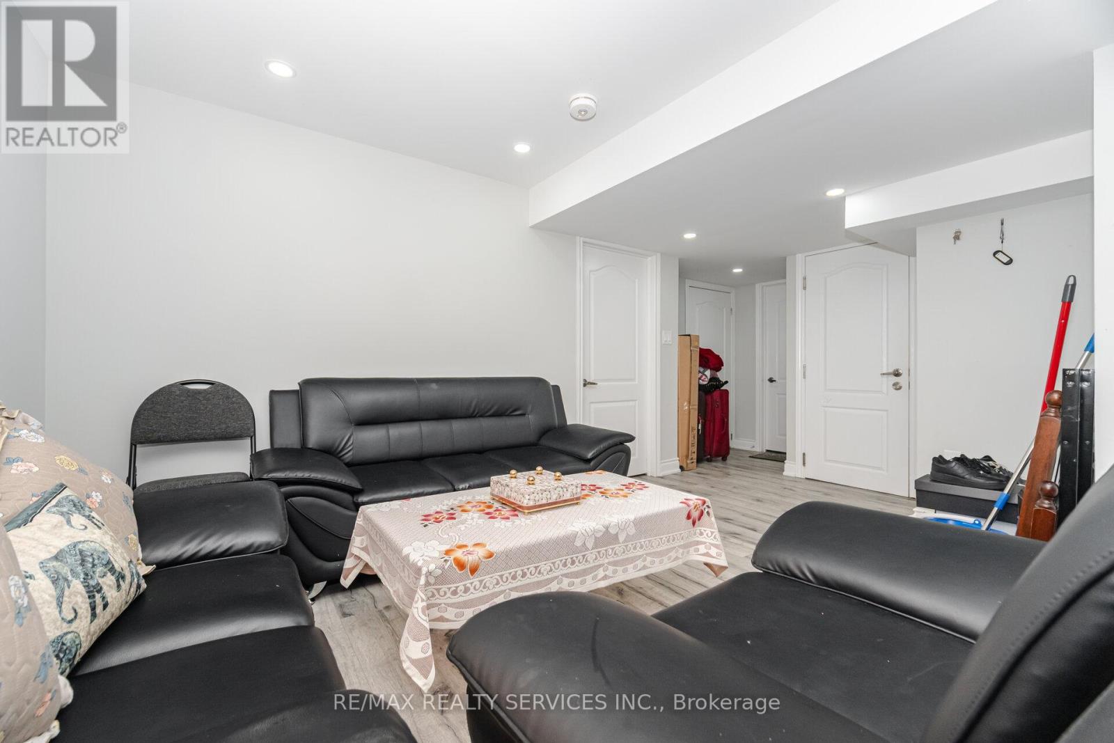 11 Belleville Drive, Brampton, Ontario  L6P 1V7 - Photo 31 - W12305637