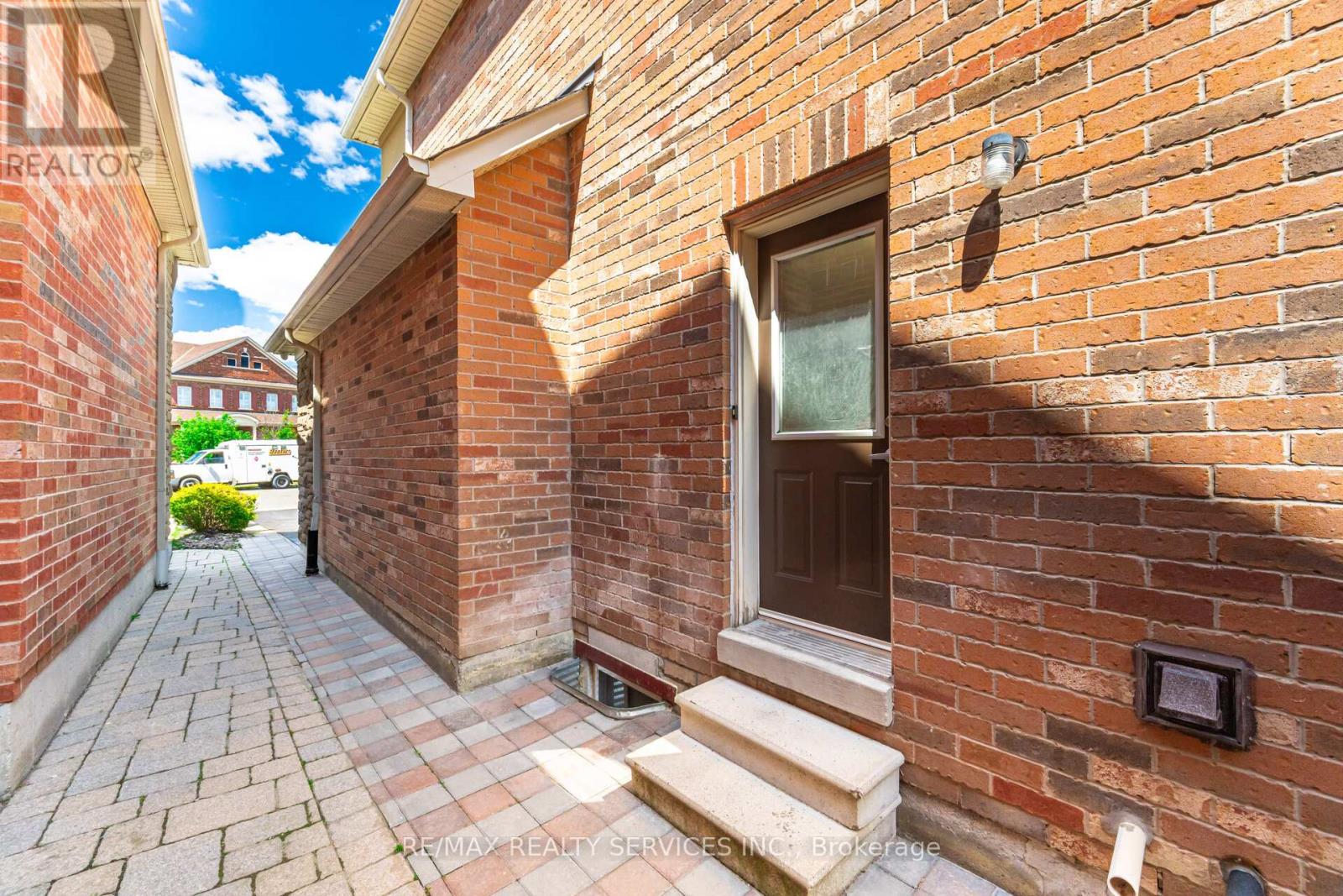 11 Belleville Drive, Brampton, Ontario  L6P 1V7 - Photo 38 - W12305637