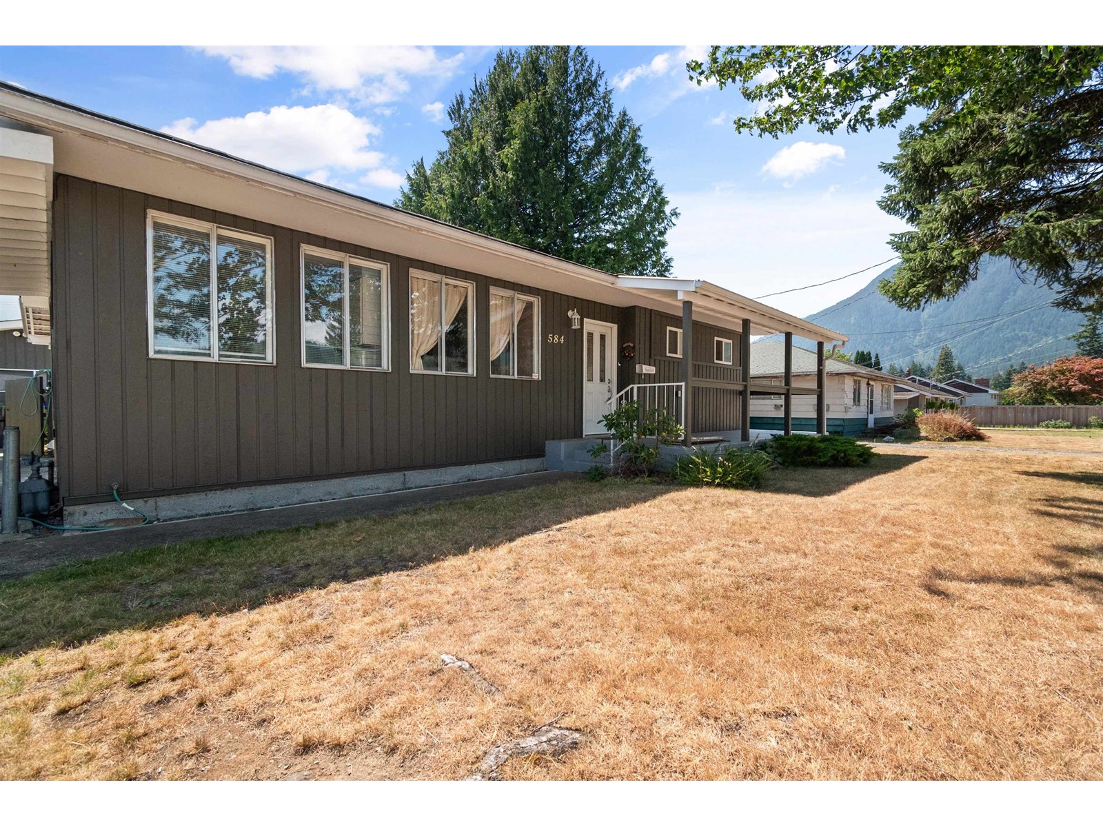 Property at 584 THACKER AVENUE image 5