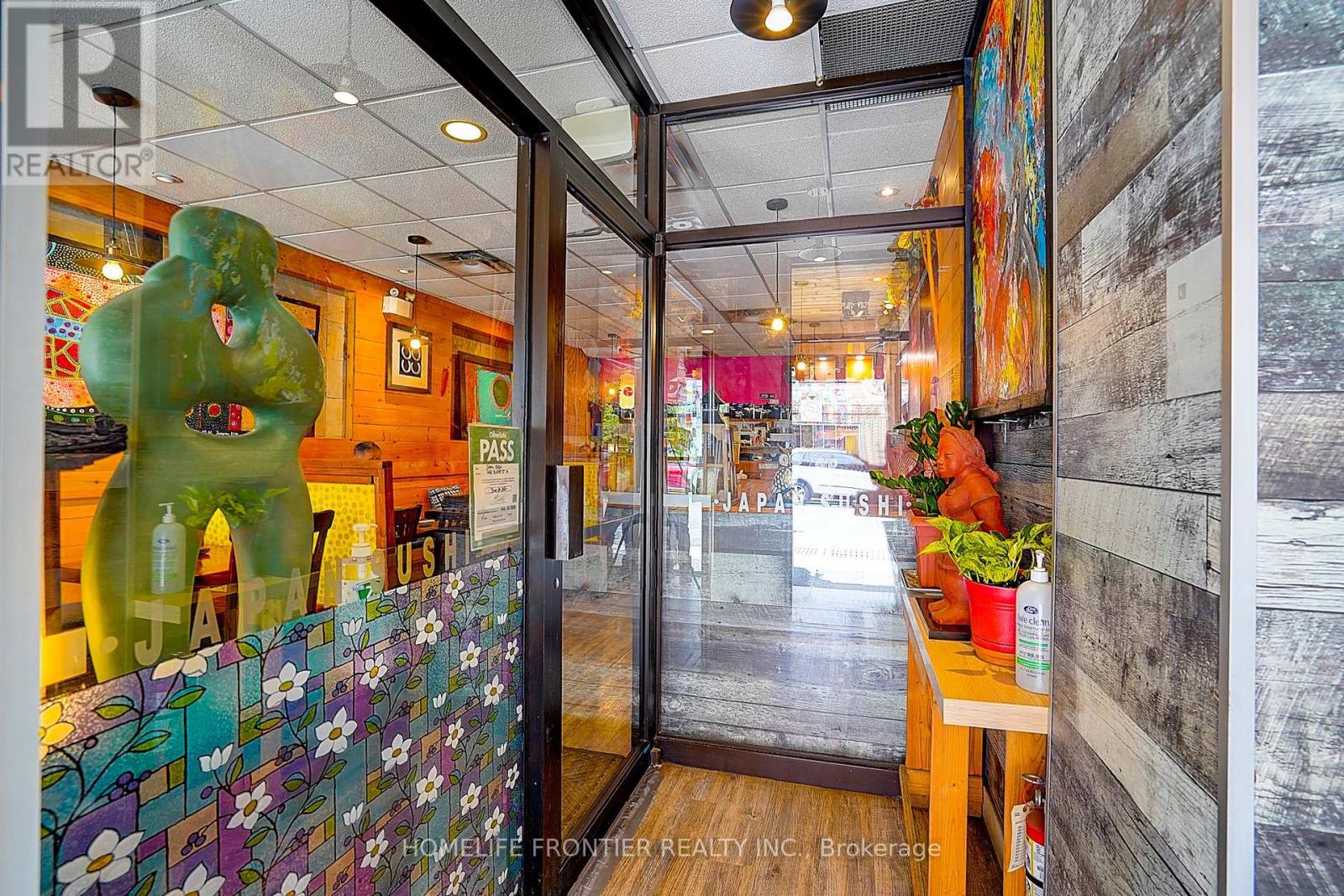 482 Bloor Street W, Toronto, Ontario  M5S 1X8 - Photo 3 - C12304684