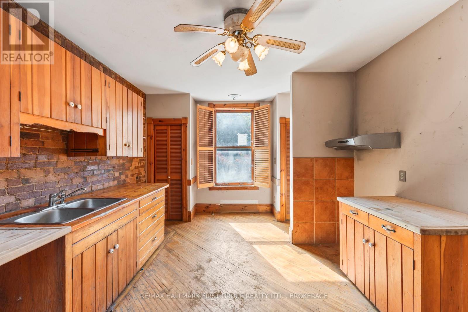 54 Wellington Street, Kingston, Ontario  K7L 3C3 - Photo 6 - X12305771
