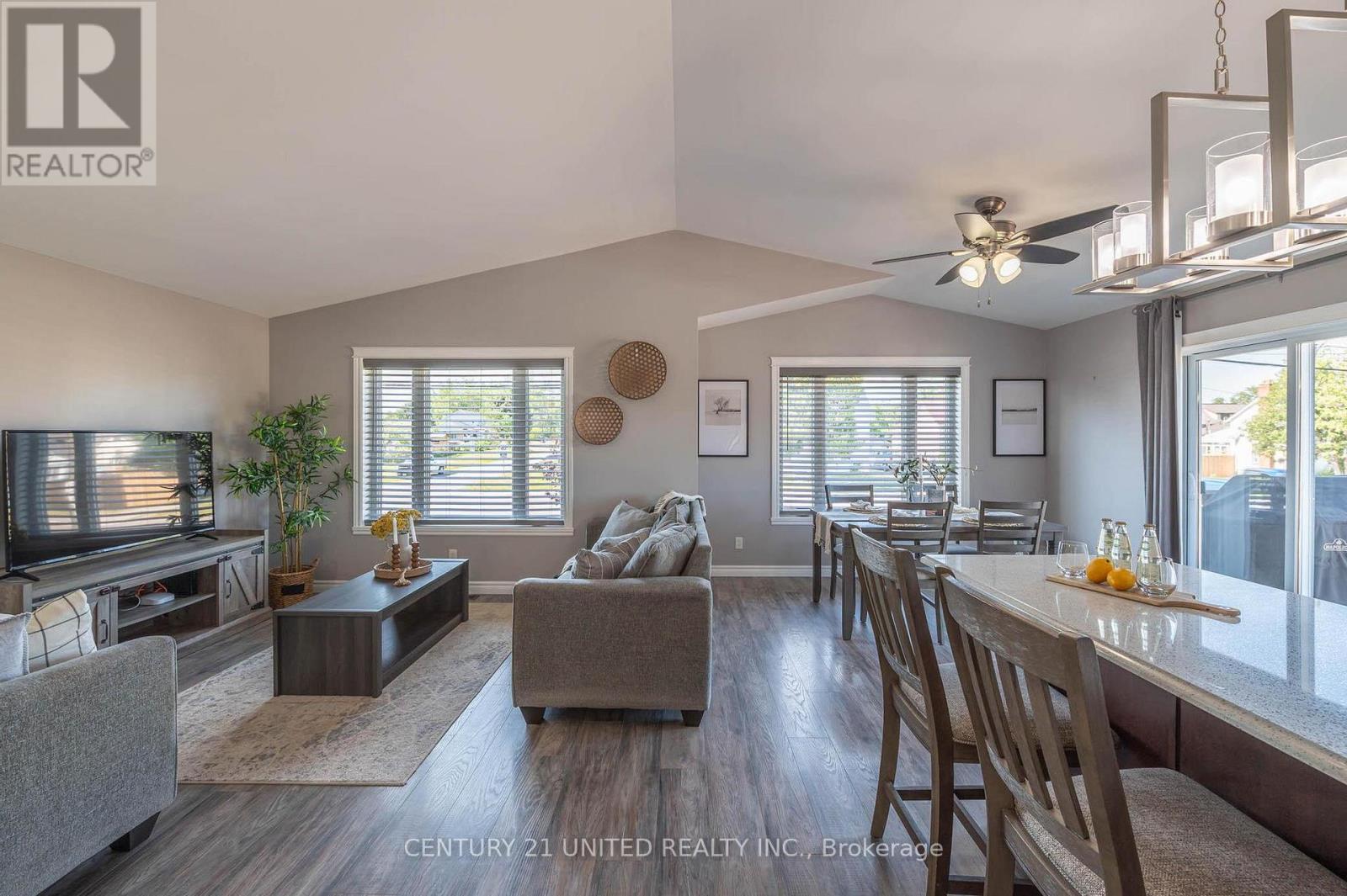 Property at 102 KING STREET W image 2