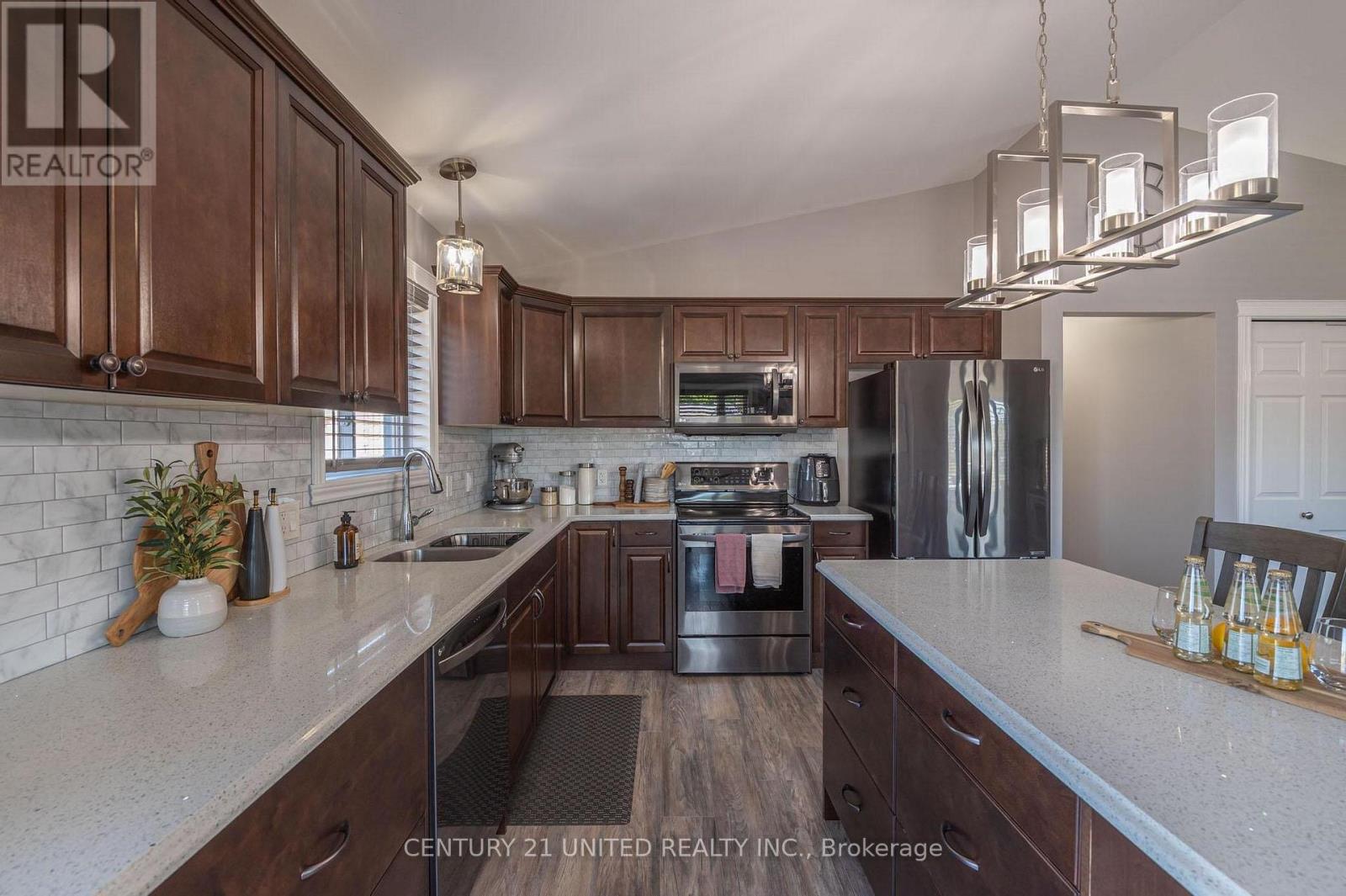 Property at 102 KING STREET W image 5