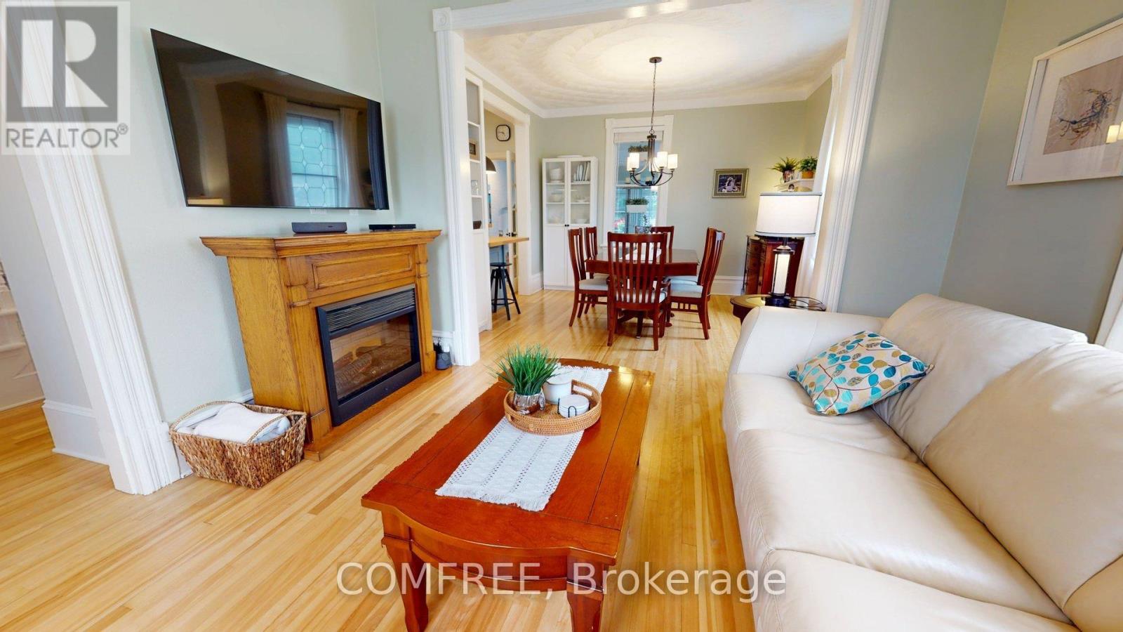 256a And 256b Flora Street, Carleton Place, Ontario  K7C 3M4 - Photo 11 - X12305776