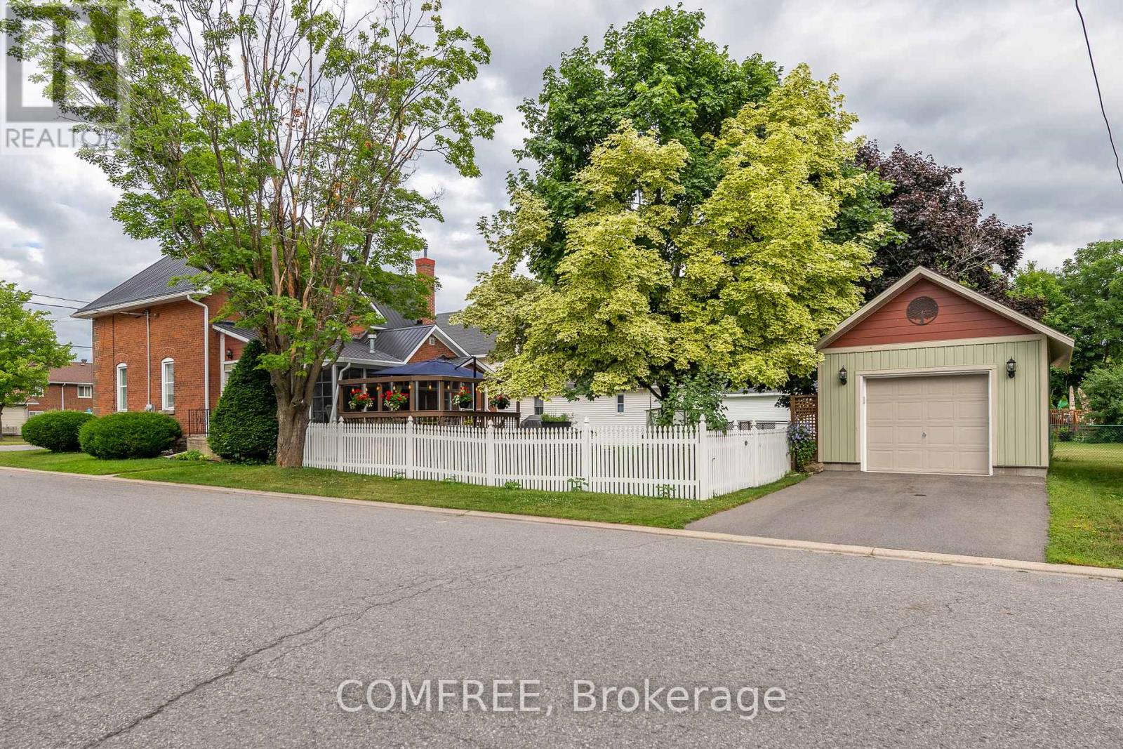 Property at 256A AND 256B FLORA STREET image 4