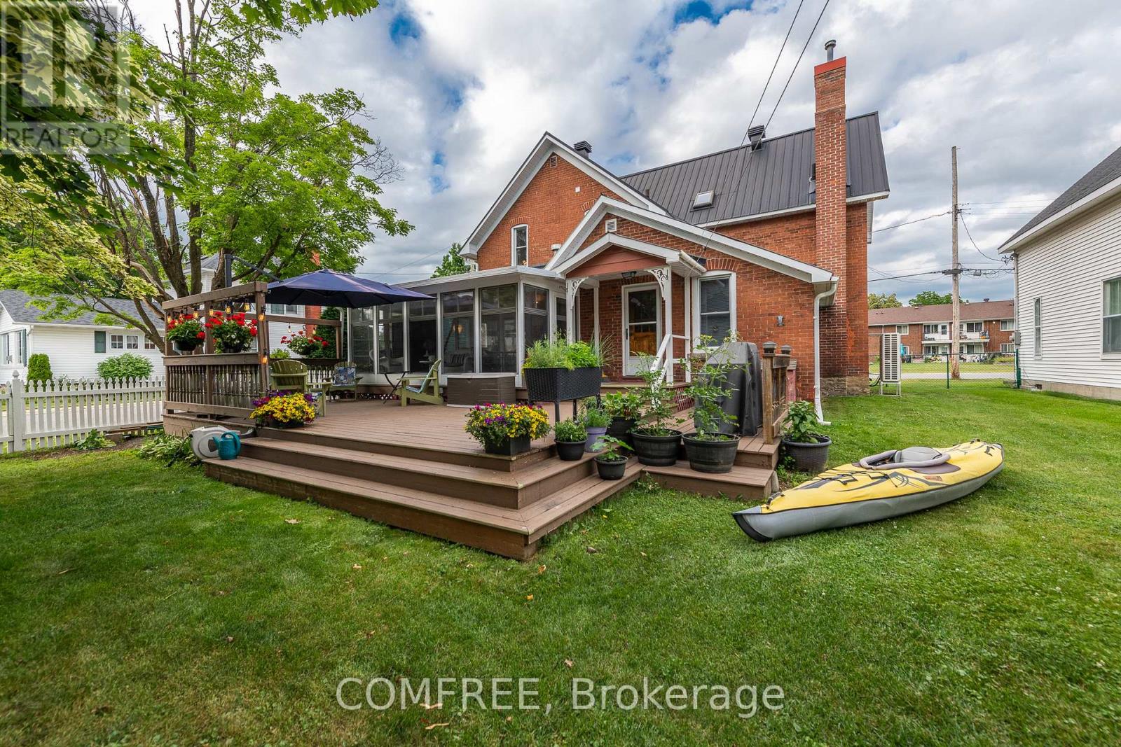 256a And 256b Flora Street, Carleton Place, Ontario  K7C 3M4 - Photo 6 - X12305776