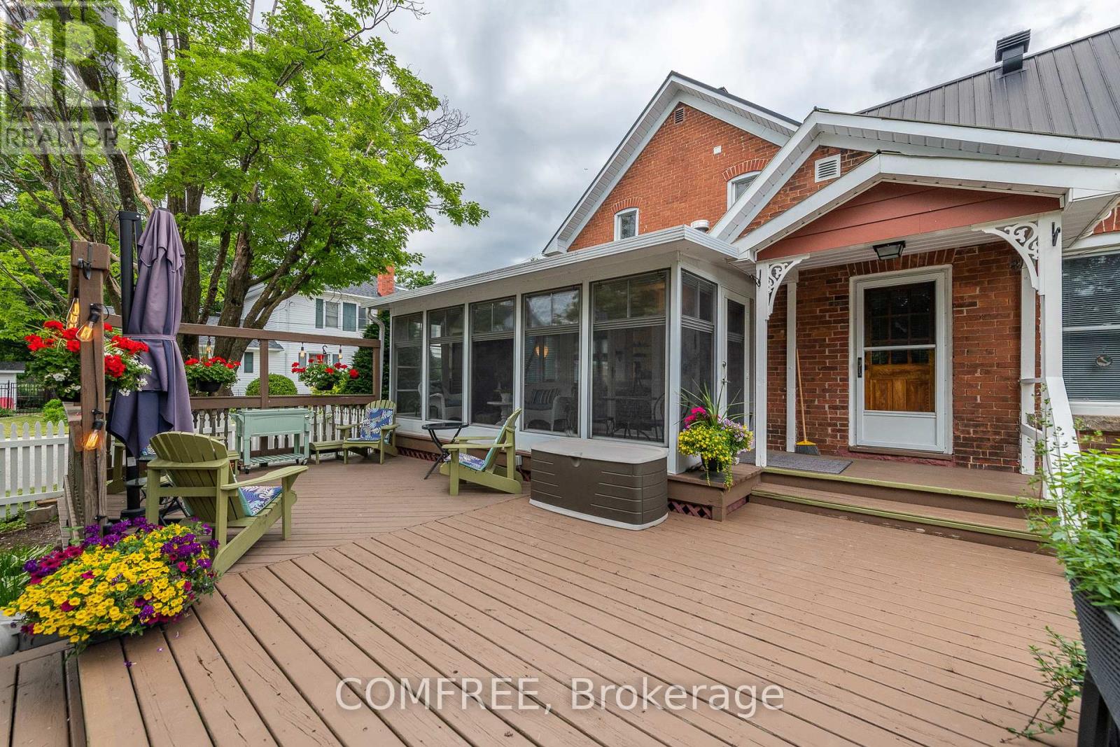 256a And 256b Flora Street, Carleton Place, Ontario  K7C 3M4 - Photo 7 - X12305776