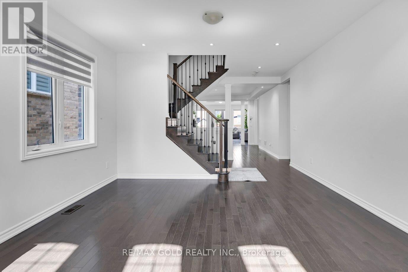 Property at 42 VALLEYBROOK CRESCENT S image 3