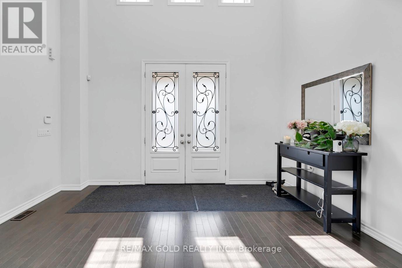 Property at 42 VALLEYBROOK CRESCENT S image 4