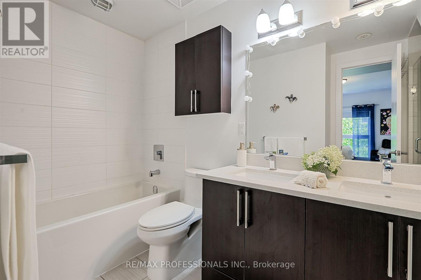 11 Powerhouse Street, Toronto (Dovercourt-Wallace Emerson-Junction), Ontario  M6H 4K4 - Photo 26 - W12305691