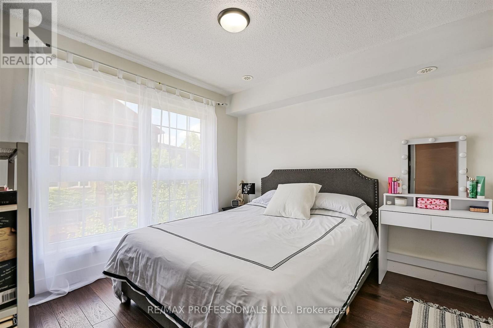 11 Powerhouse Street, Toronto (Dovercourt-Wallace Emerson-Junction), Ontario  M6H 4K4 - Photo 28 - W12305691