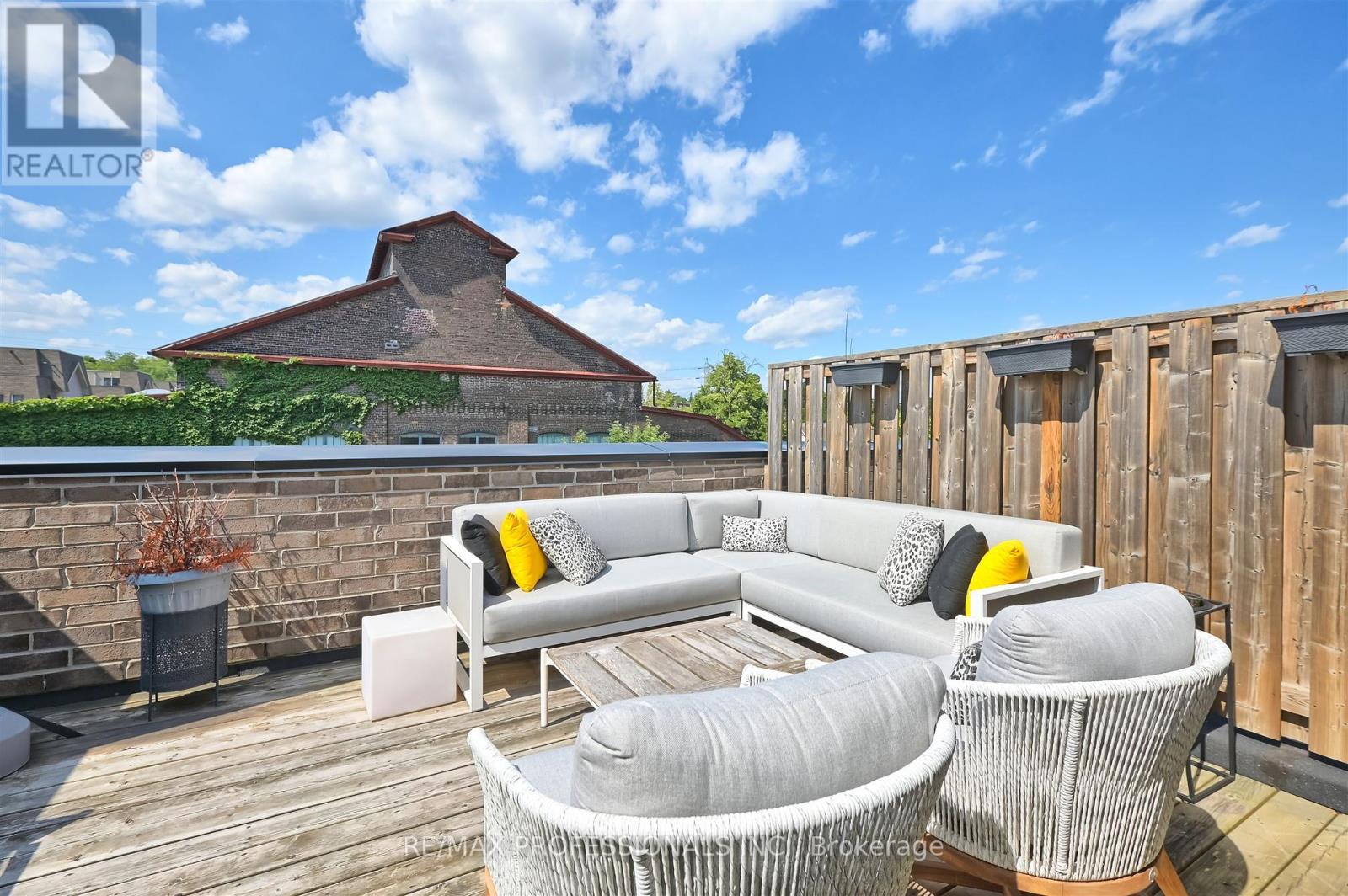 11 Powerhouse Street, Toronto (Dovercourt-Wallace Emerson-Junction), Ontario  M6H 4K4 - Photo 37 - W12305691