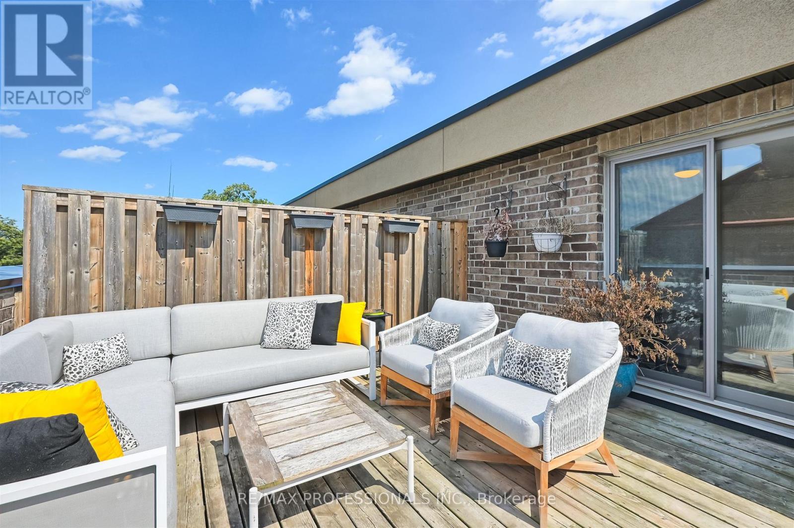 11 Powerhouse Street, Toronto (Dovercourt-Wallace Emerson-Junction), Ontario  M6H 4K4 - Photo 38 - W12305691