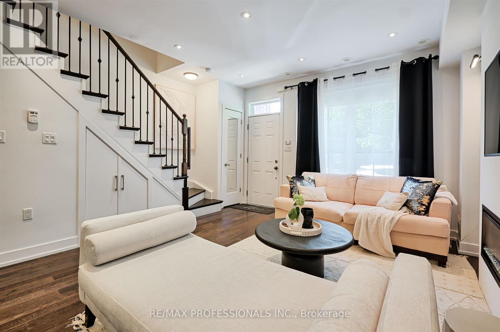 11 Powerhouse Street, Toronto (Dovercourt-Wallace Emerson-Junction), Ontario  M6H 4K4 - Photo 9 - W12305691