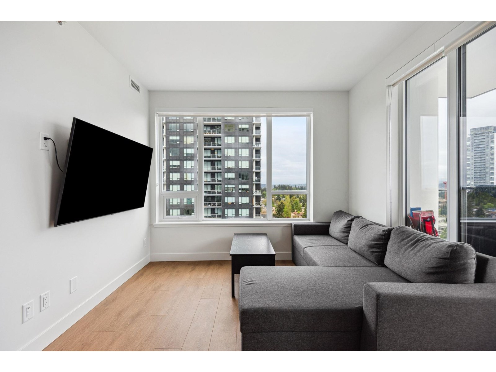 1709 13387 Old Yale Road, Surrey, British Columbia  V3T 0V6 - Photo 4 - R3030568