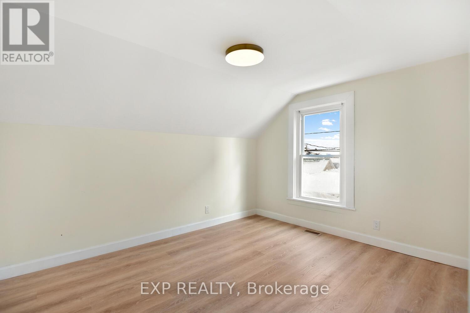 108 George Street, Brockville, Ontario  K6V 3V9 - Photo 11 - X12305735