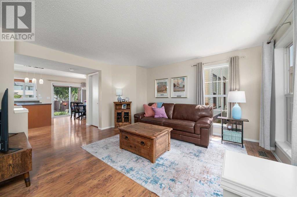 Property at 382 Elgin View SE image 2