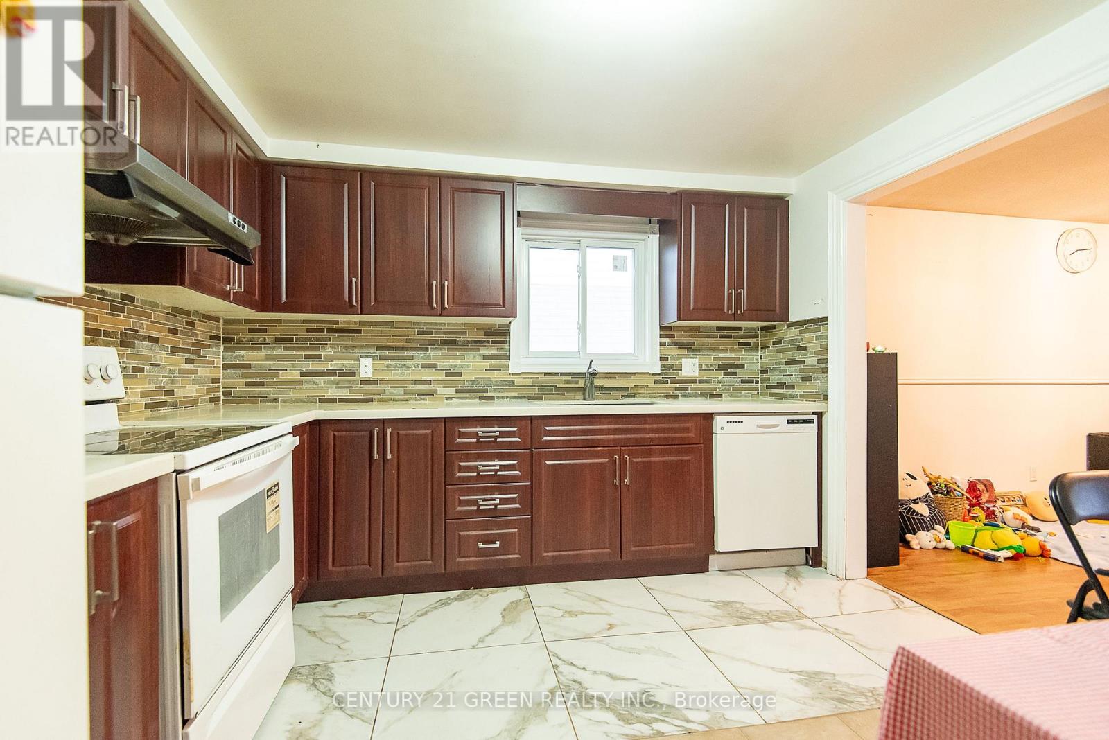 Main - 690 Elgin Street N, Cambridge, Ontario  N1R 7W5 - Photo 9 - X12305718