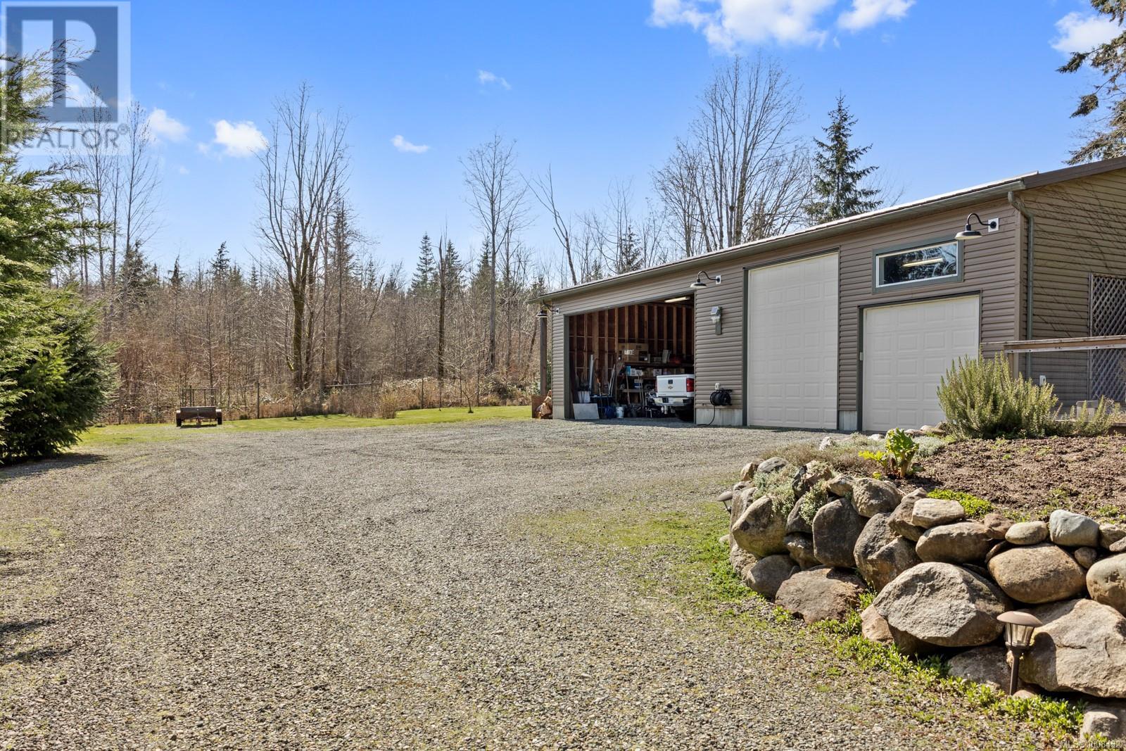 2353 Catherwood Rd, Black Creek, British Columbia  V9J 1J3 - Photo 49 - 1008432