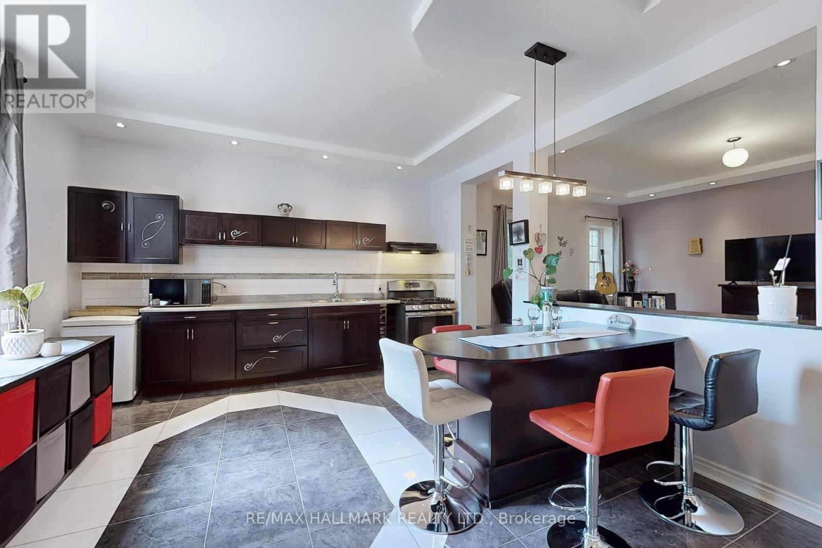 178 Barrie Street, Bradford West Gwillimbury, Ontario  L3Z 1R6 - Photo 11 - N12305729