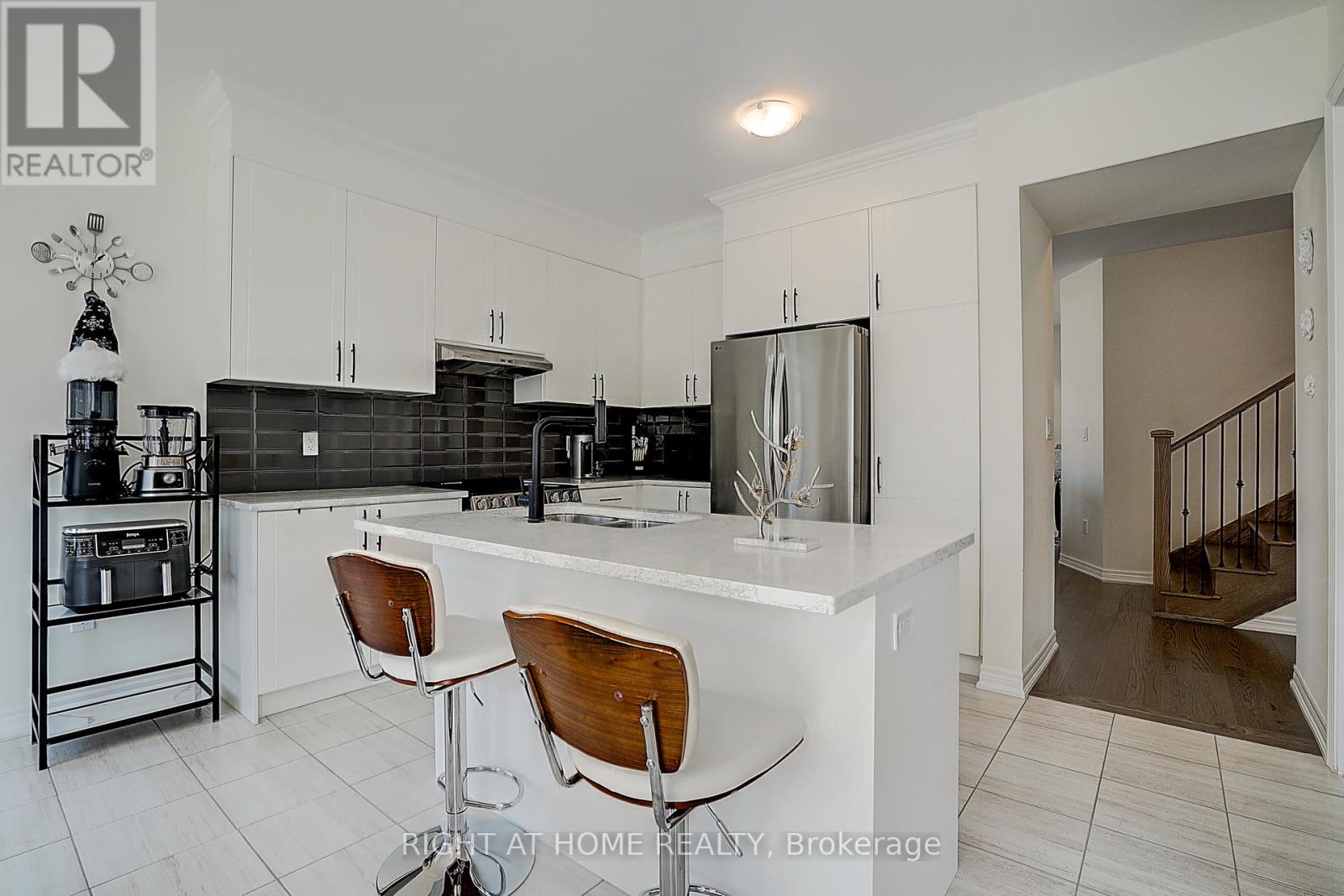 35 Bostock Drive, Georgina, Ontario  L4P 0B7 - Photo 12 - N12305761