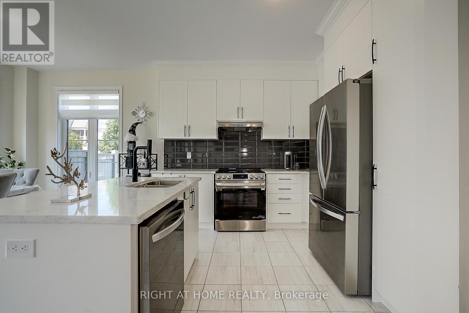 35 Bostock Drive, Georgina, Ontario  L4P 0B7 - Photo 14 - N12305761