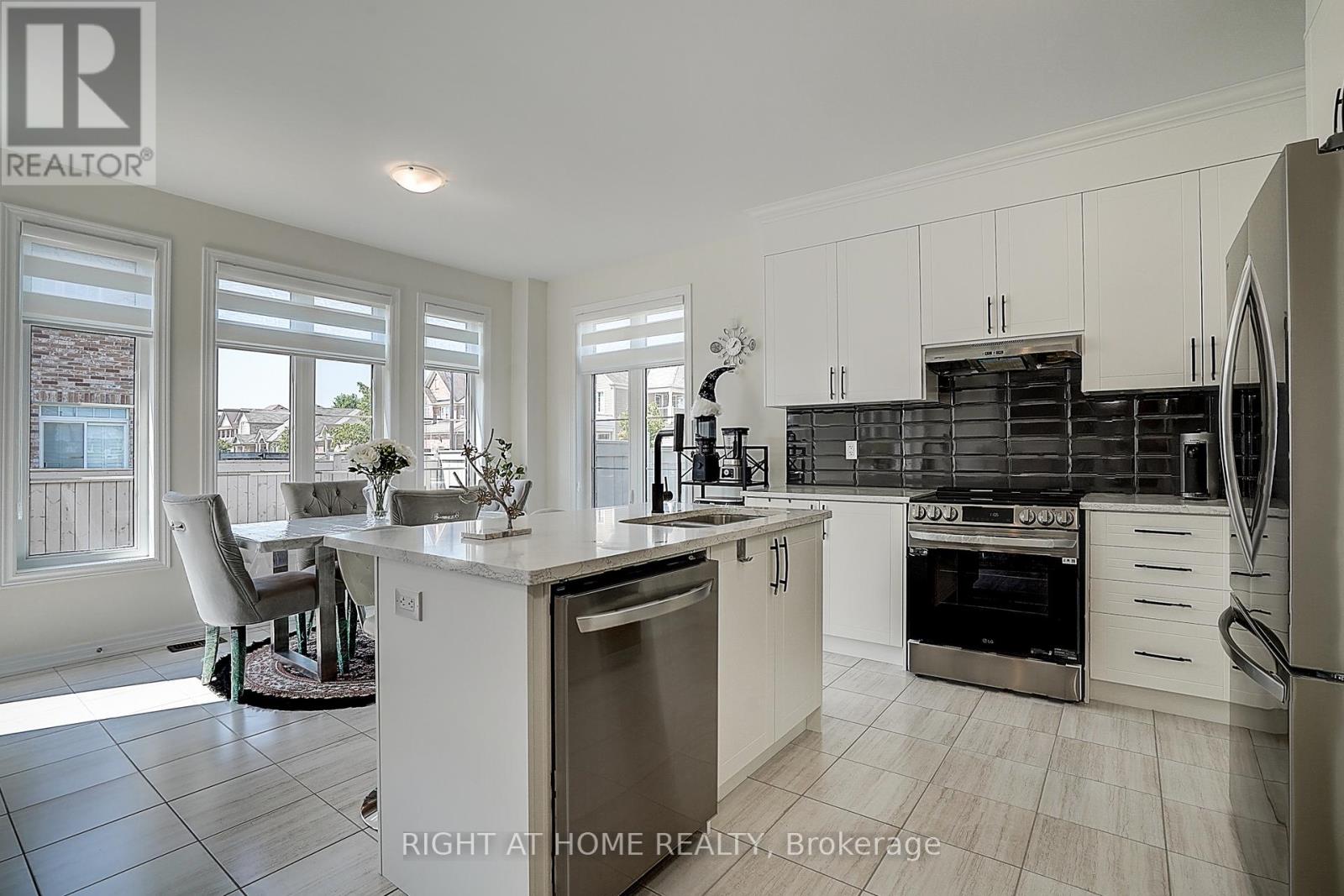 35 Bostock Drive, Georgina, Ontario  L4P 0B7 - Photo 15 - N12305761
