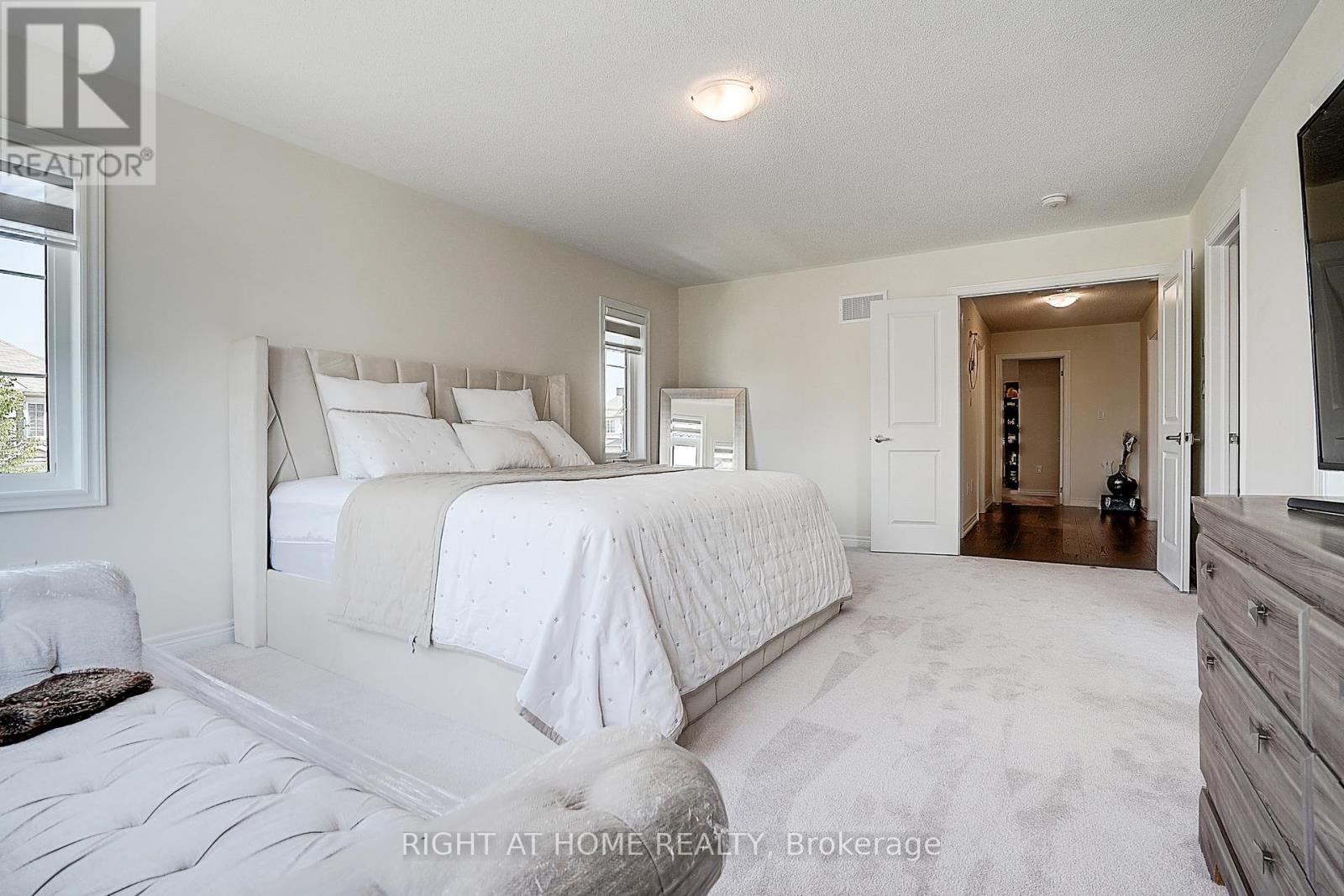 35 Bostock Drive, Georgina, Ontario  L4P 0B7 - Photo 19 - N12305761