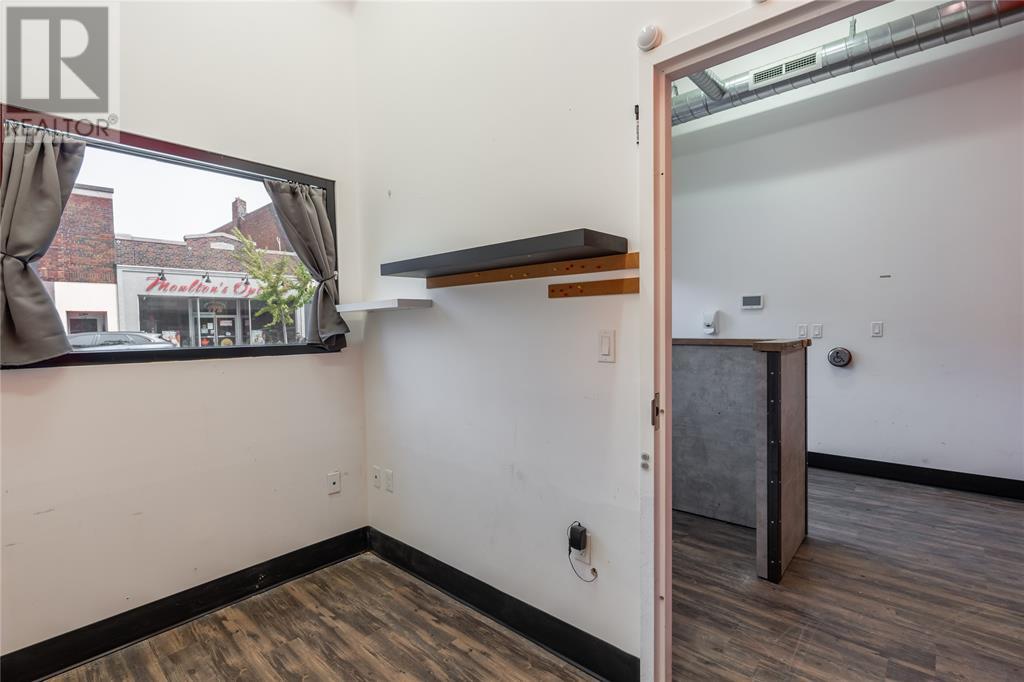 175 Christina Street North, Sarnia, Ontario  N7T 5T8 - Photo 6 - 25006486