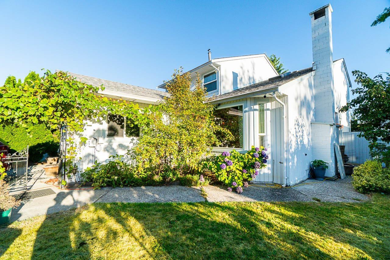 15524 96b Avenue, Surrey, British Columbia  V3R 7N7 - Photo 3 - R3030412