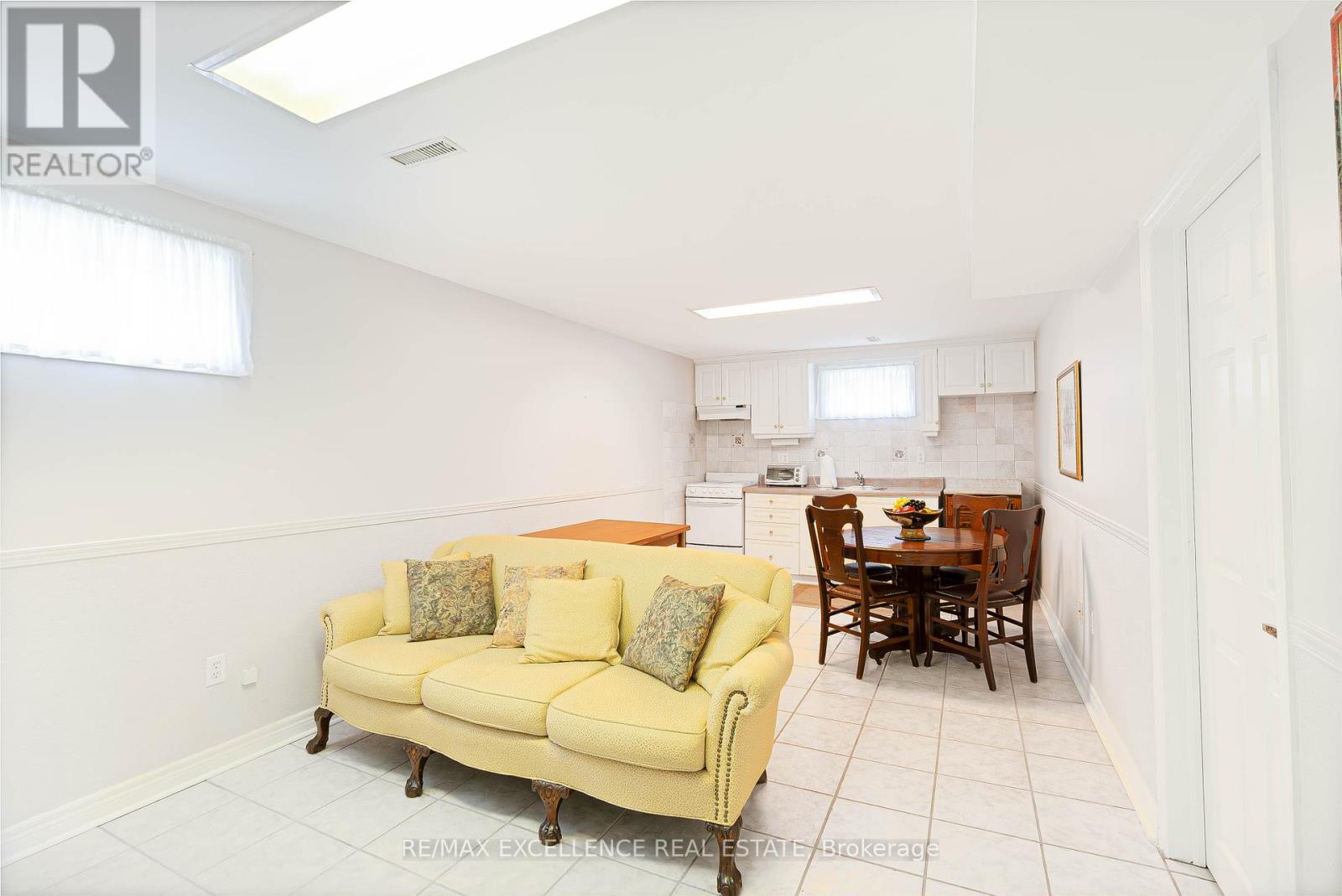90 Goldsboro Road, Toronto, Ontario  N9L 1A8 - Photo 10 - W12305789