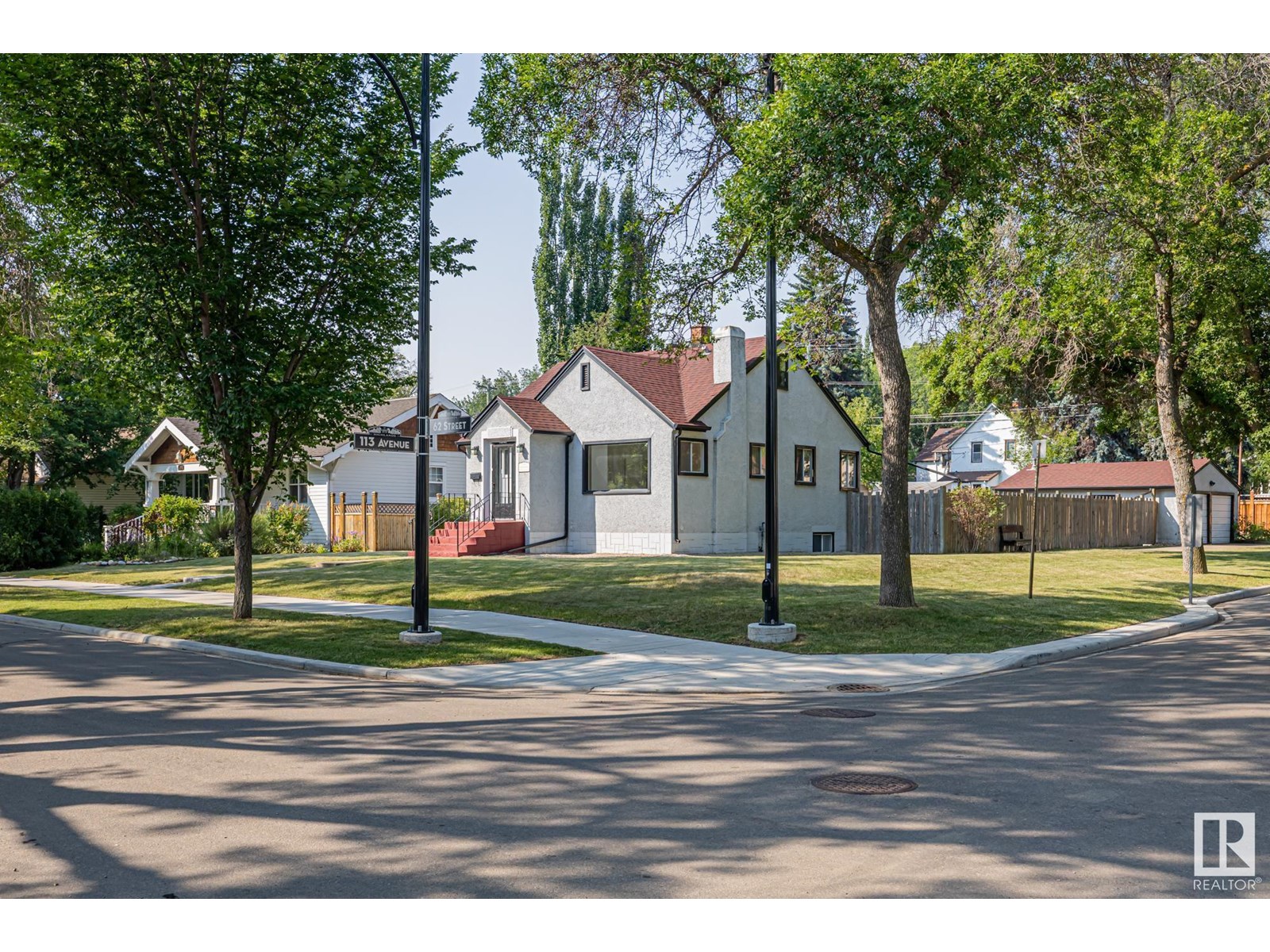 Property at 11246 62 ST NW image 2